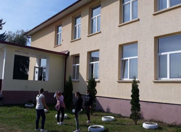 Achiziția de „Lucrări de amenajare a spațiilor interioare”